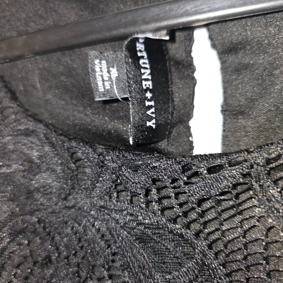 FORTUNE + IVY Chiya Lace Scalloped Halter Blouse  XL | Black - Picture 4 of 6